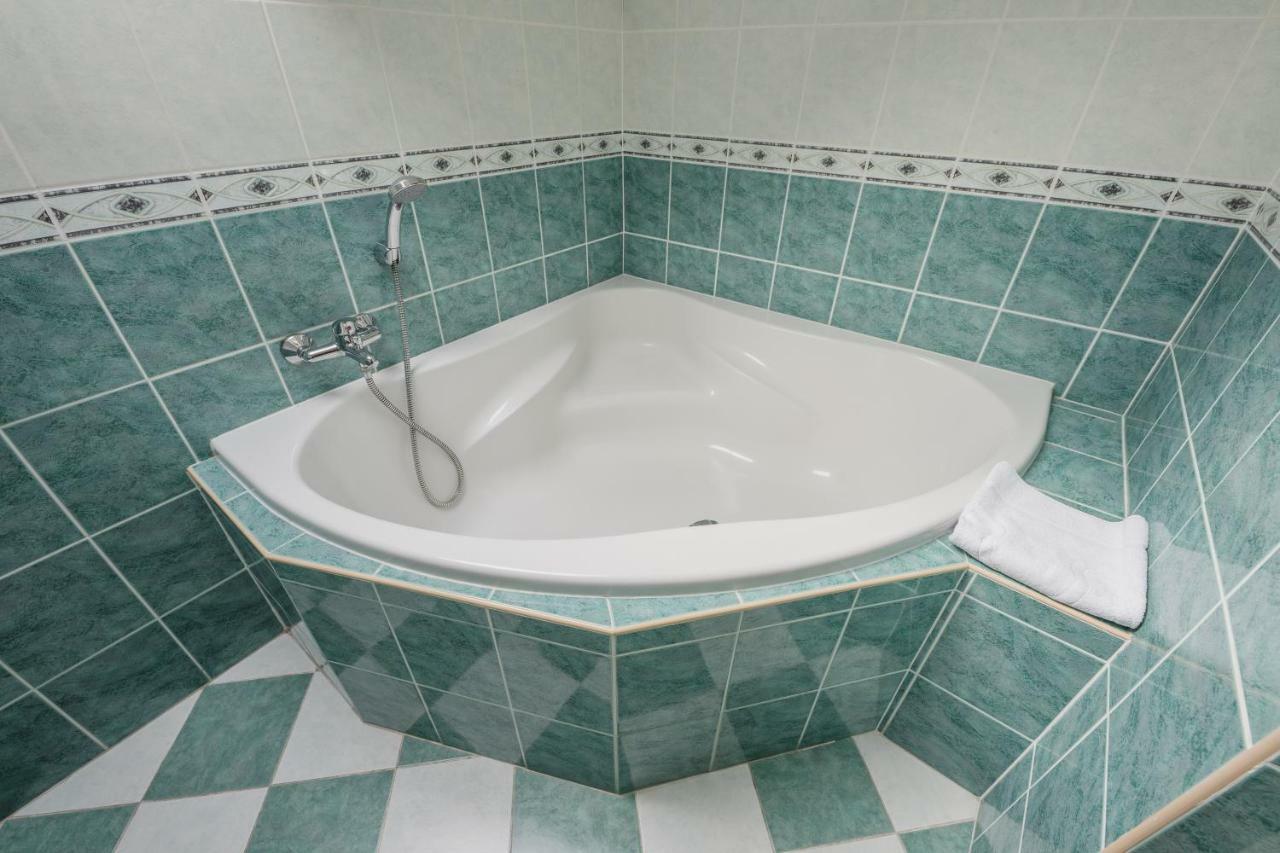Hotel Taverna Javorník Eksteriør bilde