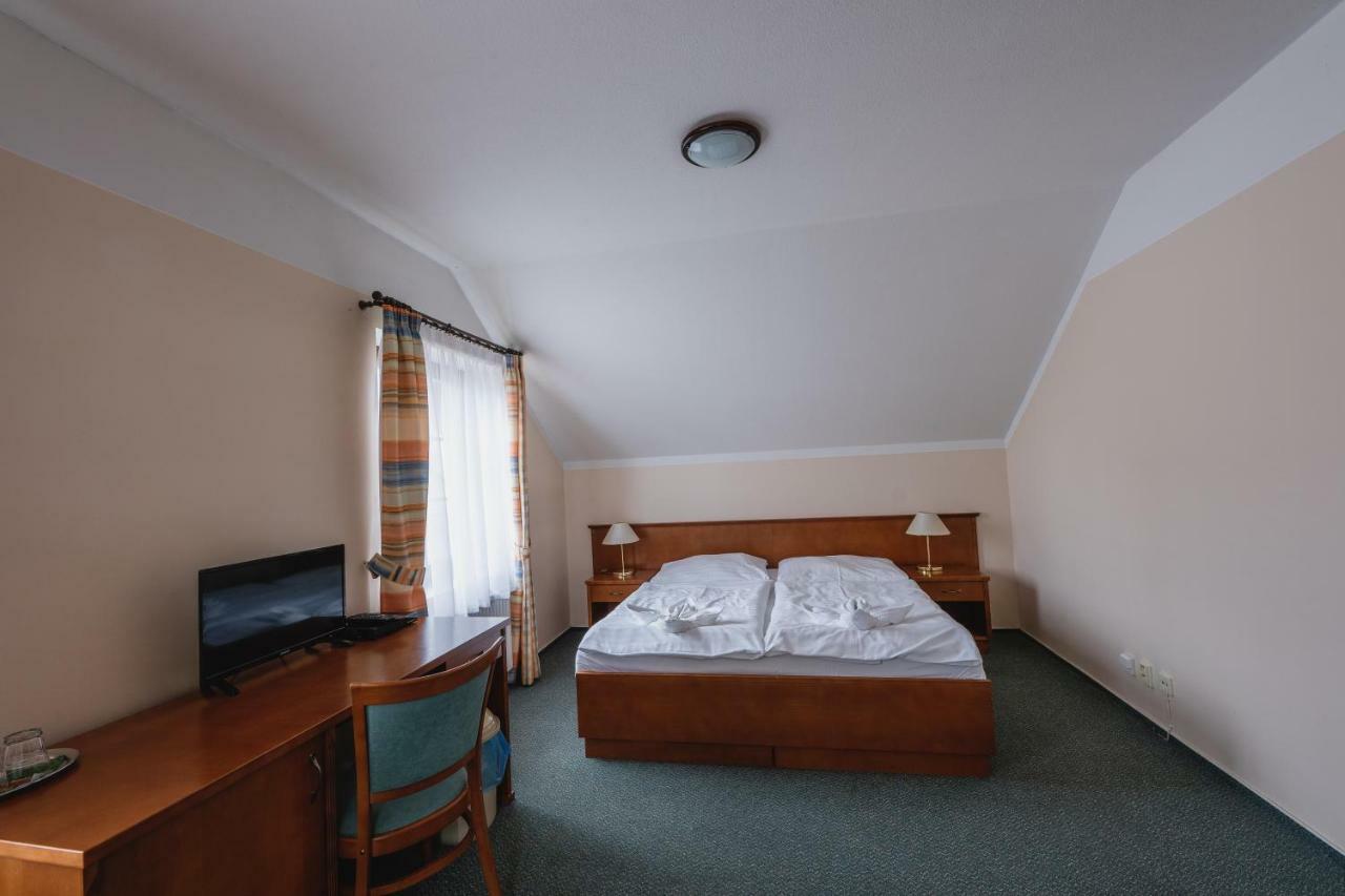 Hotel Taverna Javorník Eksteriør bilde