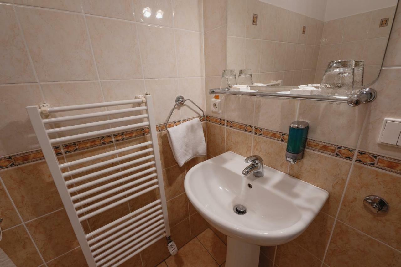 Hotel Taverna Javorník Eksteriør bilde
